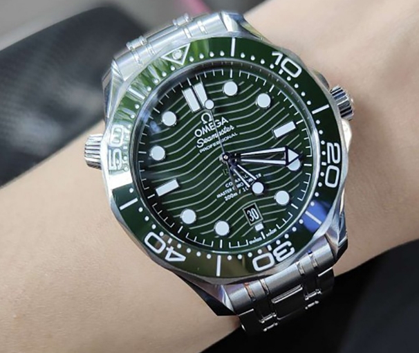 欧米茄手表进水的原因以及可能会出现的症状（图）