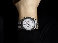 掌握时间艺术：欧米茄腕表走慢的智慧应对指南