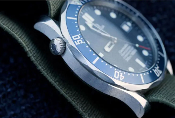 欧米茄腕表进灰了解决方法汇总(图) 欧米茄腕表进灰了解决方法汇总(图)